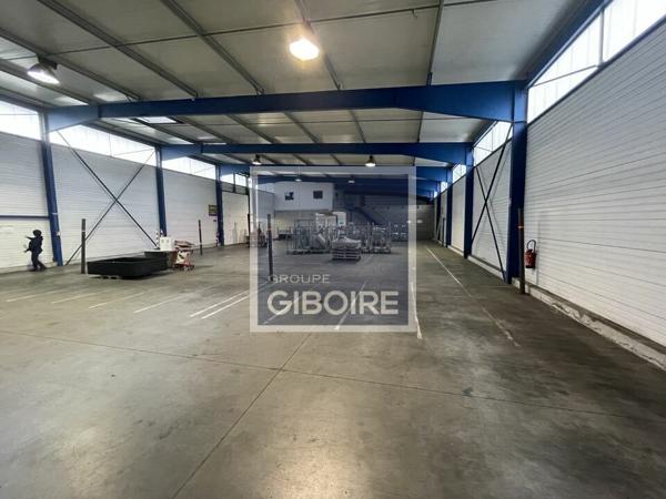 Local d'activites 975 m² à louer BOUGUENAIS (réf : 44.018945)
