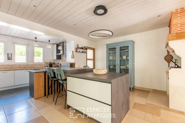 Grande propriété contemporaine en bord de mer