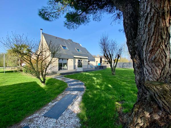 Maison à vendre à Taden proche Dinan- 5 pièces, 4 chambres dont une au rez-de-chaussée, 1256m² de terrain