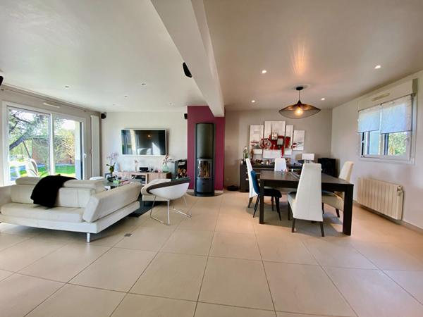 Maison à vendre à Taden proche Dinan- 5 pièces, 4 chambres dont une au rez-de-chaussée, 1256m² de terrain