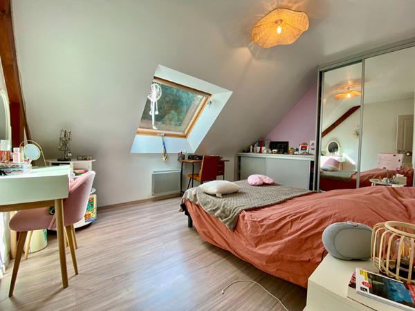 Maison à vendre à Taden proche Dinan- 5 pièces, 4 chambres dont une au rez-de-chaussée, 1256m² de terrain