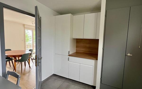 Appartement à louer    3 pièces • 67 m2 Griesheim-sur-Souffel