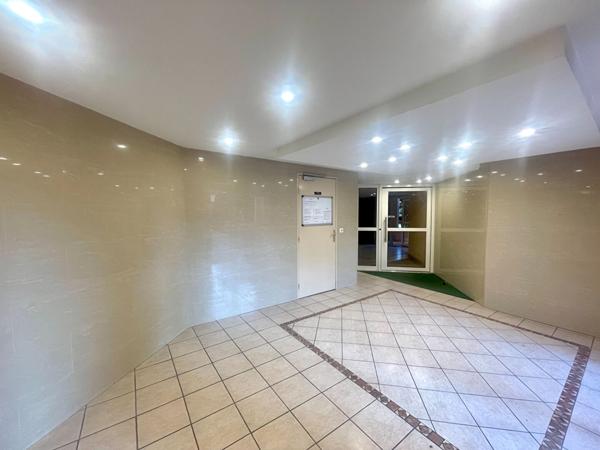 APPARTEMENT CENTRE MOUANS SARTOUX DE TYPE 3/4 PIECES