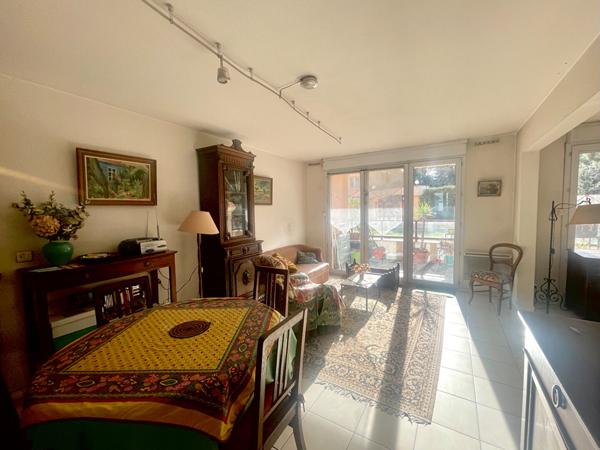 APPARTEMENT CENTRE MOUANS SARTOUX DE TYPE 3/4 PIECES