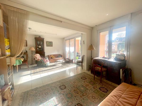 APPARTEMENT CENTRE MOUANS SARTOUX DE TYPE 3/4 PIECES
