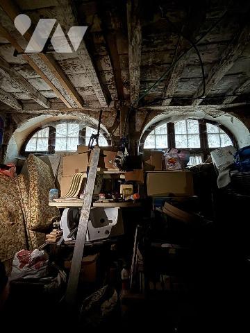 Exclusivement à l'Etude, Rue de la Pinterie, Immeuble proposant 2 locaux au rez-de-chaussée de ...