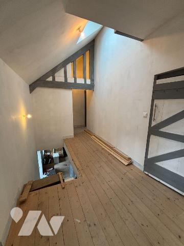 Exclusivement à l'Etude, Rue de la Pinterie, Immeuble proposant 2 locaux au rez-de-chaussée de ...