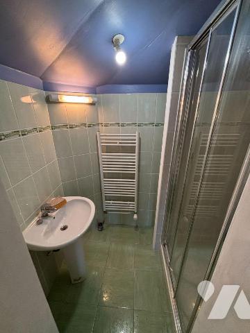 Exclusivement à l'Etude, Rue de la Pinterie, Immeuble proposant 2 locaux au rez-de-chaussée de ...
