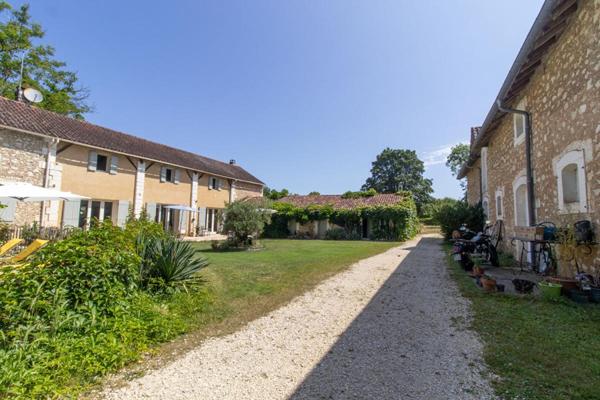 A vendre, superbe propriété de charme à BASSILLAC ET AUBEROCHE 24330