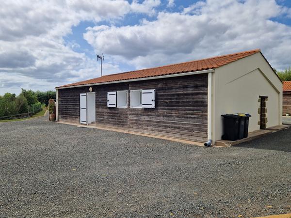 Maison 3 CHAMBRES - LE PERRIER (eau et électricité comprise)