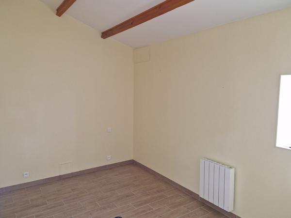 Maison 3 CHAMBRES - LE PERRIER (eau et électricité comprise)