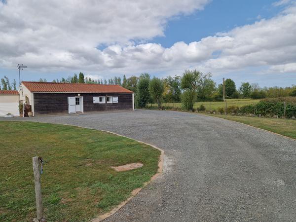 Maison 3 CHAMBRES - LE PERRIER (eau et électricité comprise)