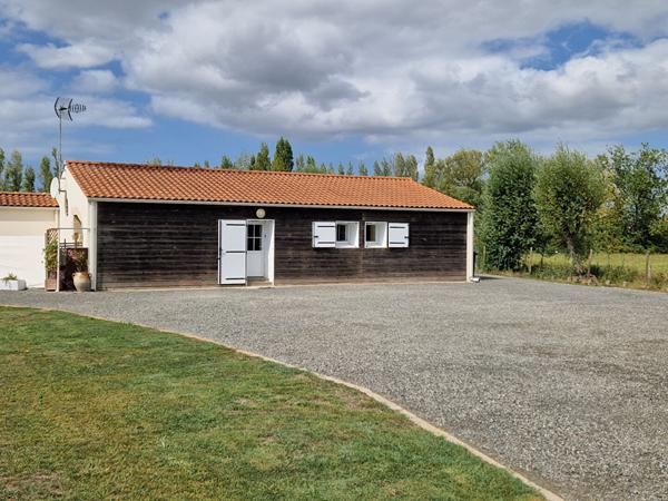 Maison 3 CHAMBRES - LE PERRIER (eau et électricité comprise)