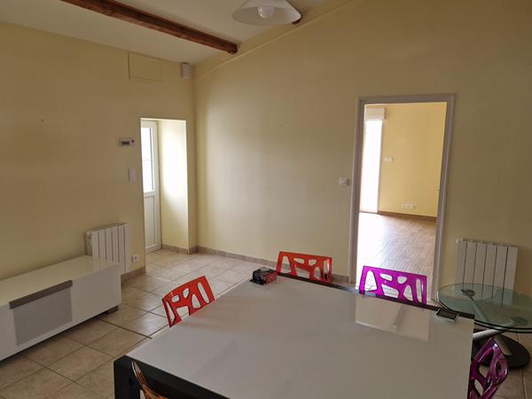 Maison 3 CHAMBRES - LE PERRIER (eau et électricité comprise)