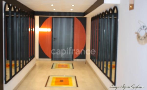 Dpt Hérault (34), à louer LA GRANDE MOTTE Local commercial Front de Mer 249 m²