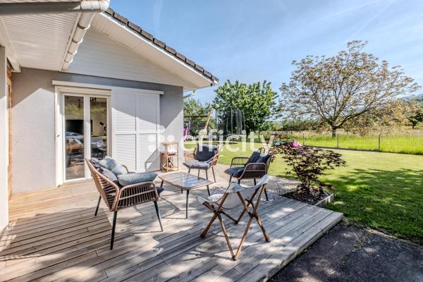 Maison
         5 pièces
        - 120 m² Bien prestige 569 000 € *