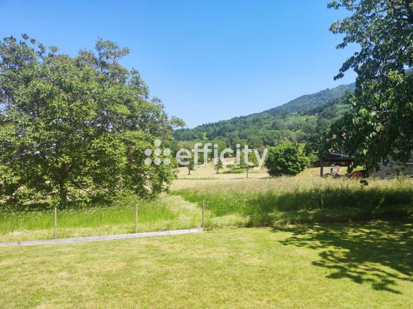 Maison
         5 pièces
        - 120 m² Bien prestige 569 000 € *