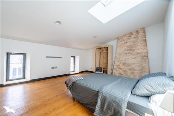 Immeuble à vendre |  Lesparre-Médoc |  345 m²