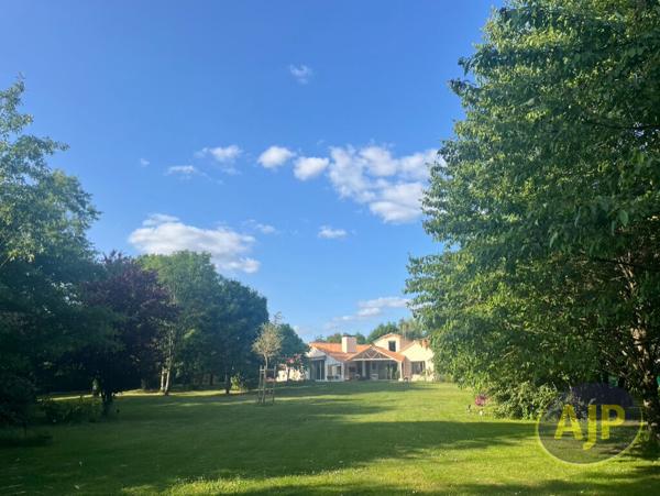 Vente maison Chantonnay : 499 000 € - AJP Immobilier La Roche-sur-Yon