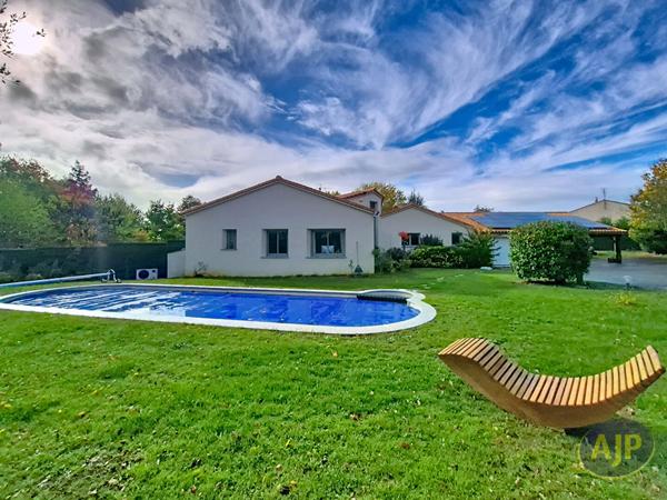 Vente maison Chantonnay : 499 000 € - AJP Immobilier La Roche-sur-Yon