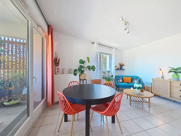 Péchabou - Appartement T3 57 m², terrasse, vue dégagée, parking, résidence récente