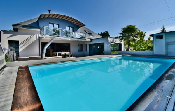 MAISON 10 PIECES - 300 M² - TERRAIN 2000M²