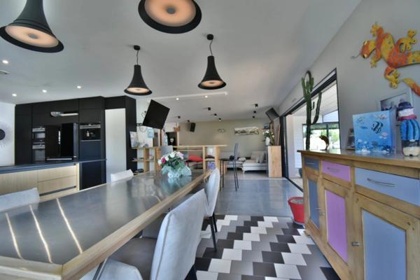 MAISON 10 PIECES - 300 M² - TERRAIN 2000M²