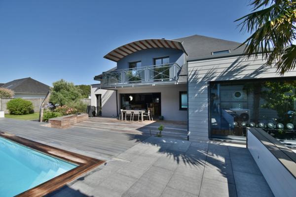 MAISON 10 PIECES - 300 M² - TERRAIN 2000M²