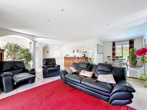 FONSORBES – Villa T5 de 127m² plain-pied avec piscine, garage et carport.