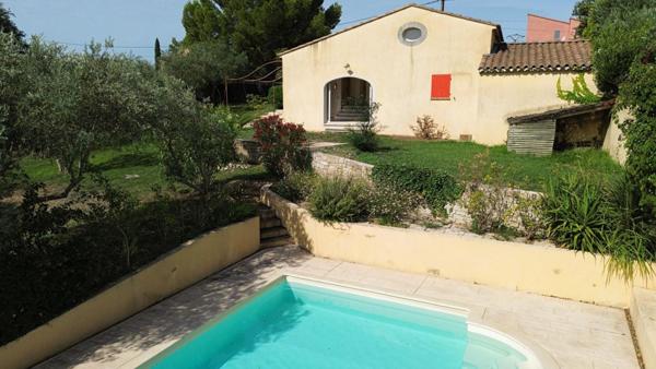 AUBIGNAN: UNE VUE EPOUSTOUFLANTE POUR UNE VILLA RECENTE