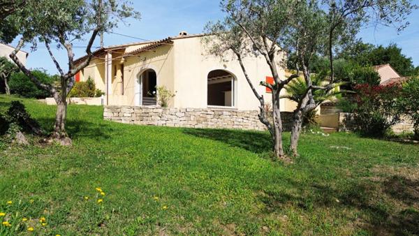 AUBIGNAN: UNE VUE EPOUSTOUFLANTE POUR UNE VILLA RECENTE