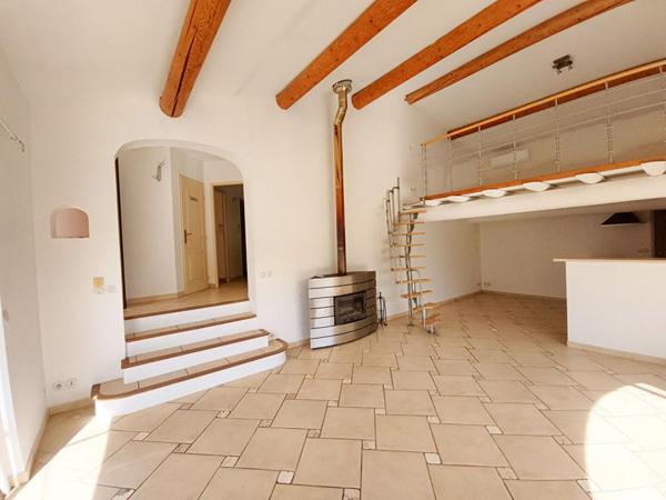 AUBIGNAN: UNE VUE EPOUSTOUFLANTE POUR UNE VILLA RECENTE