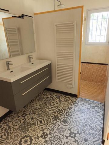 AUBIGNAN: UNE VUE EPOUSTOUFLANTE POUR UNE VILLA RECENTE