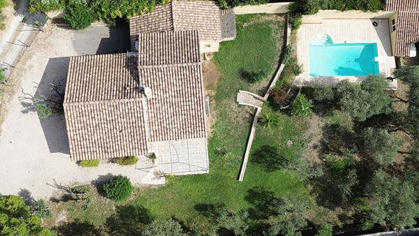 AUBIGNAN: UNE VUE EPOUSTOUFLANTE POUR UNE VILLA RECENTE