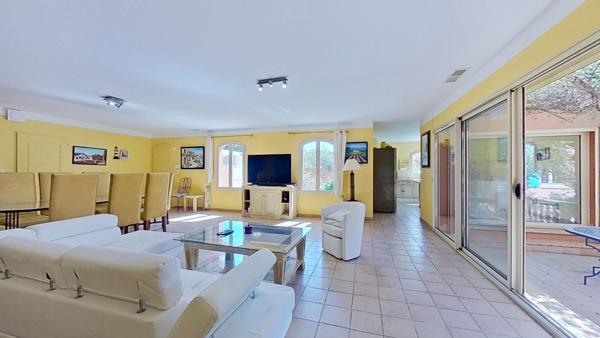 Maison
         5 pièces
        - 144 m² Bien prestige 780 000 € *