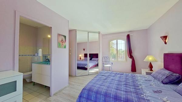 Maison
         5 pièces
        - 144 m² Bien prestige 780 000 € *