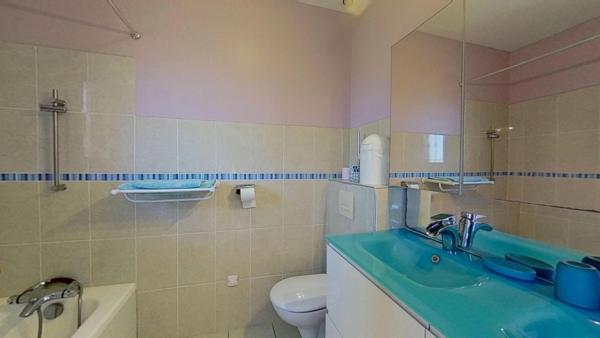 Maison
         5 pièces
        - 144 m² Bien prestige 780 000 € *