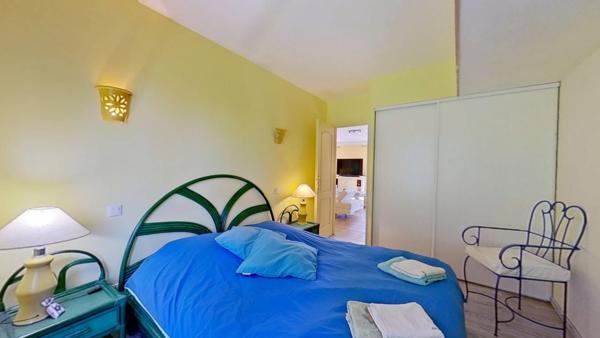 Maison
         5 pièces
        - 144 m² Bien prestige 780 000 € *