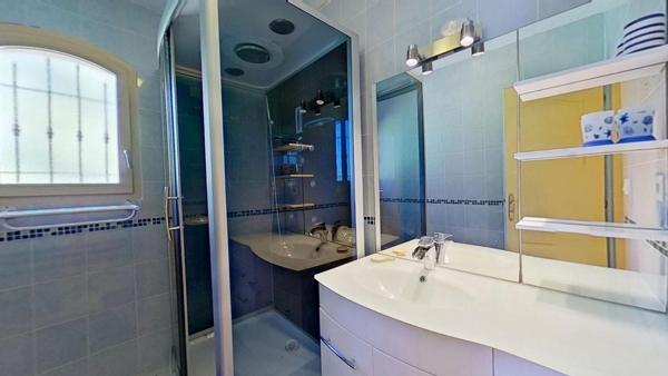Maison
         5 pièces
        - 144 m² Bien prestige 780 000 € *
