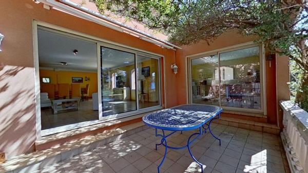 Maison
         5 pièces
        - 144 m² Bien prestige 780 000 € *