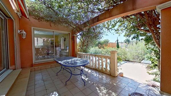 Maison
         5 pièces
        - 144 m² Bien prestige 780 000 € *