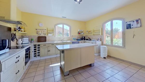 Maison
         5 pièces
        - 144 m² Bien prestige 780 000 € *