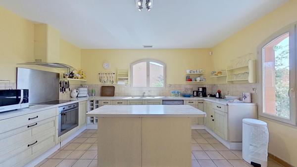 Maison
         5 pièces
        - 144 m² Bien prestige 780 000 € *