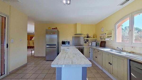 Maison
         5 pièces
        - 144 m² Bien prestige 780 000 € *