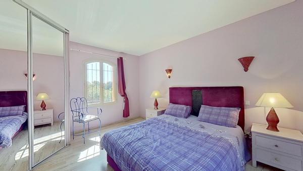 Maison
         5 pièces
        - 144 m² Bien prestige 780 000 € *