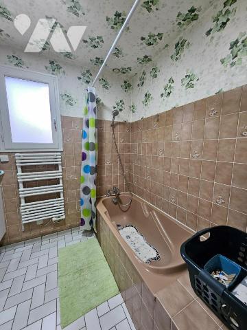 A vendre à VALENCE-EN-POITOU / PAYRE (86700), Un pavillon de plain-pied de 112m² au sein d'un terr