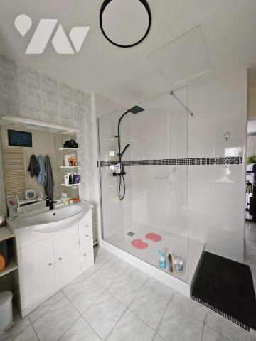 A vendre à VALENCE-EN-POITOU / PAYRE (86700), Un pavillon de plain-pied de 112m² au sein d'un terr