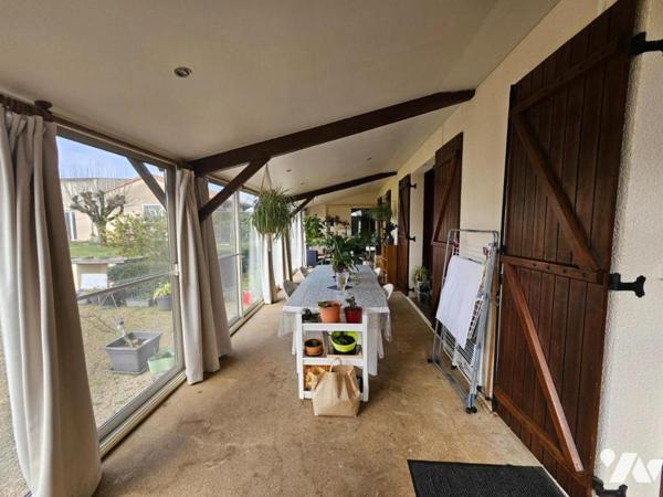 A vendre à VALENCE-EN-POITOU / PAYRE (86700), Un pavillon de plain-pied de 112m² au sein d'un terr