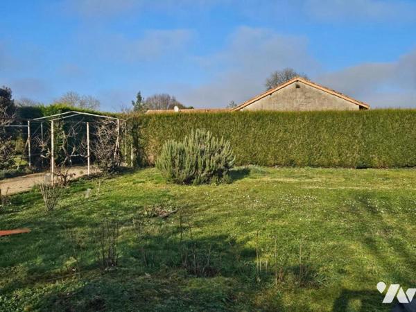 A vendre à VALENCE-EN-POITOU / PAYRE (86700), Un pavillon de plain-pied de 112m² au sein d'un terr
