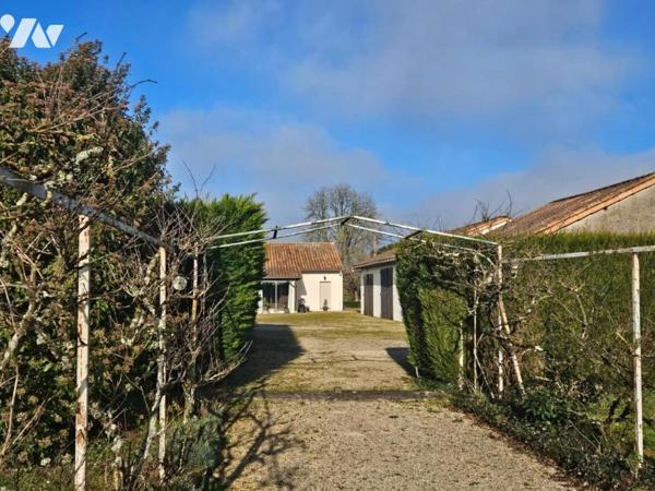 A vendre à VALENCE-EN-POITOU / PAYRE (86700), Un pavillon de plain-pied de 112m² au sein d'un terr